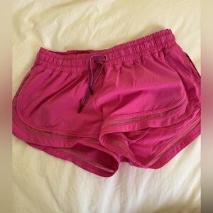 Lululemon BRIGHT PINK Hotty hot shorts - size 8